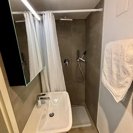 Habitación en casa particular Moebliertes Berna